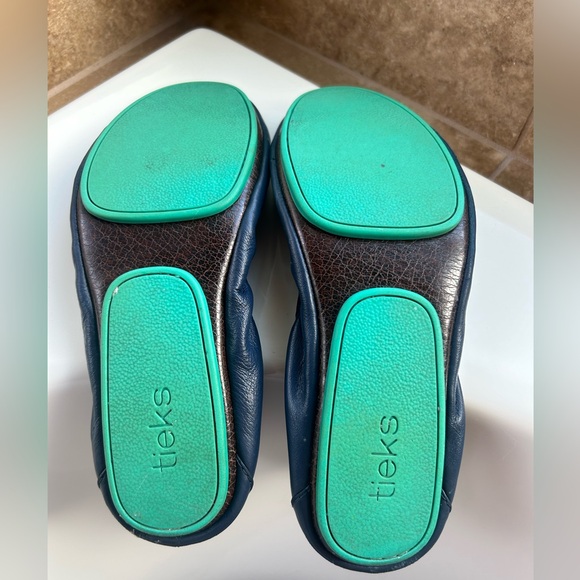 Tieks in California Navy size 8, good condition with tote bag - Picture 9 of 10
